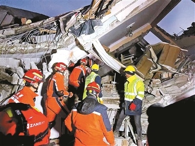 【事件分析】震后超150小时中国救援队再次救出一名生还者