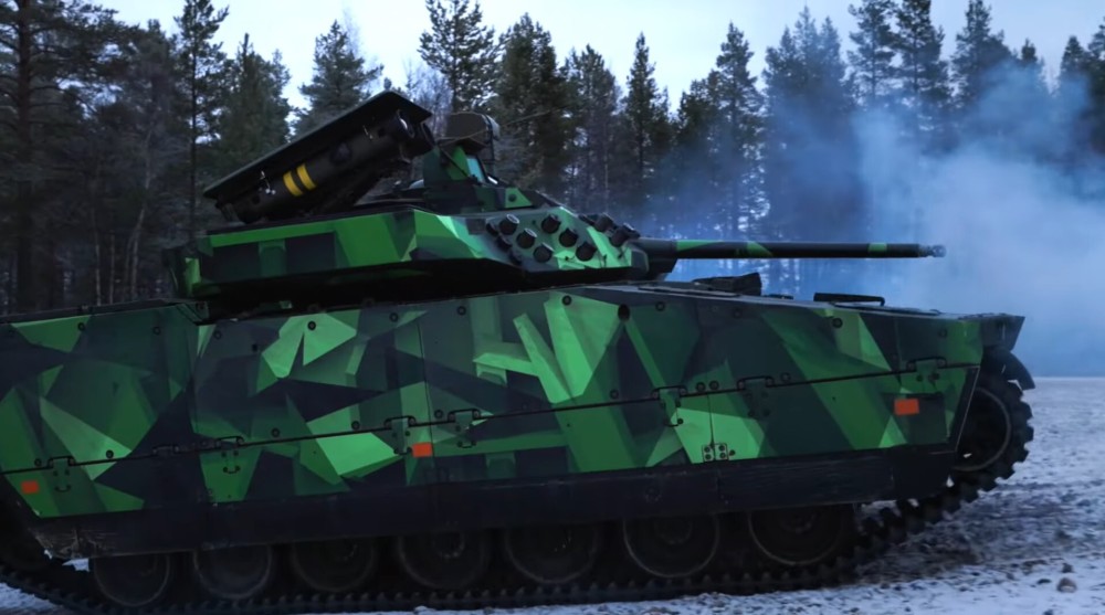 乌军激动了！瑞典CV90战车抵达前线，火力强悍，连武直都敢打_腾讯新闻