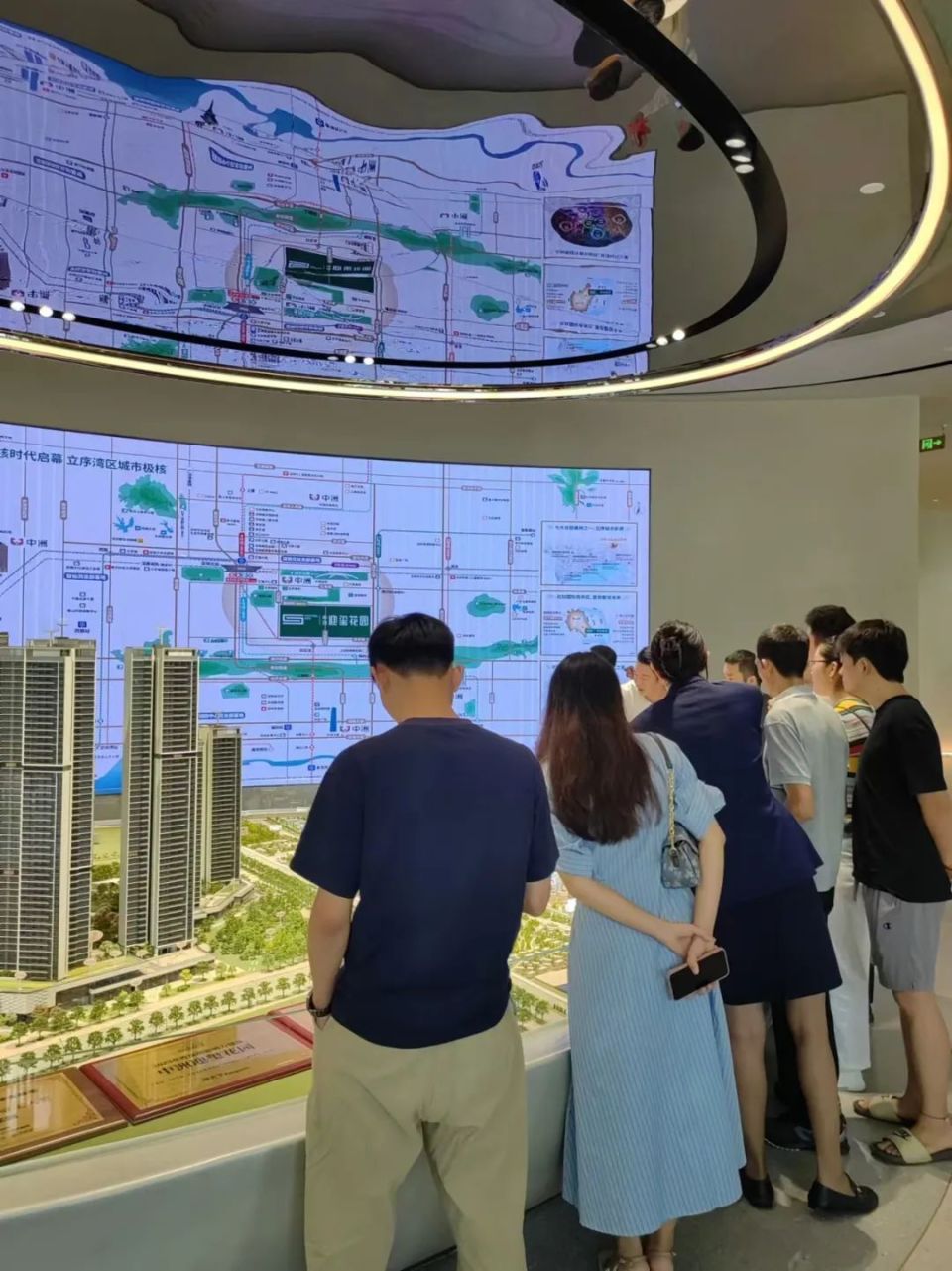 一线城市新房卖疯了，深圳成交猛增979%_腾讯新闻