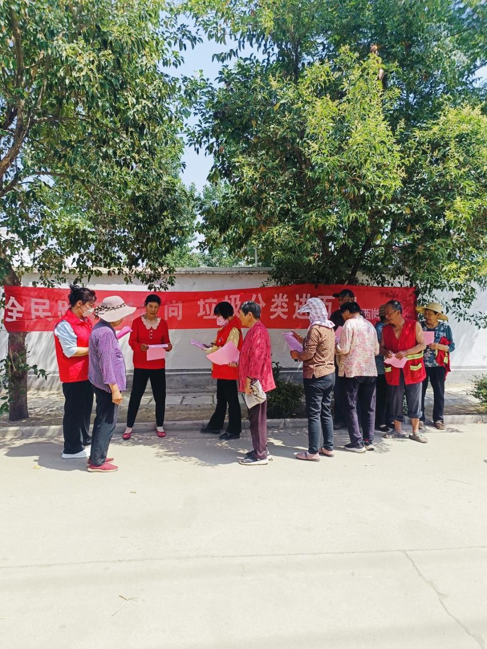 滕州市西岗镇举行全国城市生活垃圾分类宣传周活动
