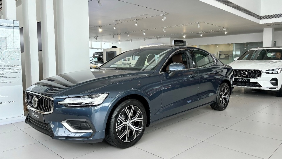 49万,比小米su7起步价低,能买沃尔沃s60_腾讯新闻