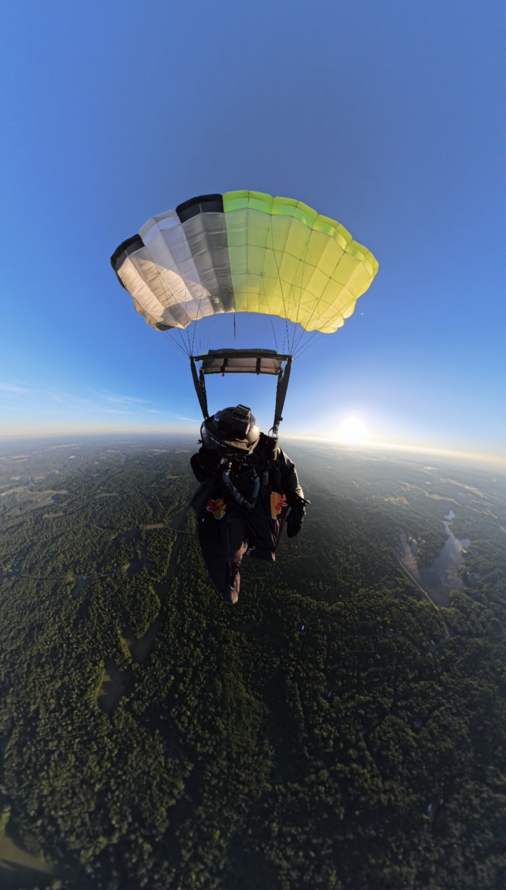 张树鹏平流层翼装9695创最长距离世界纪录