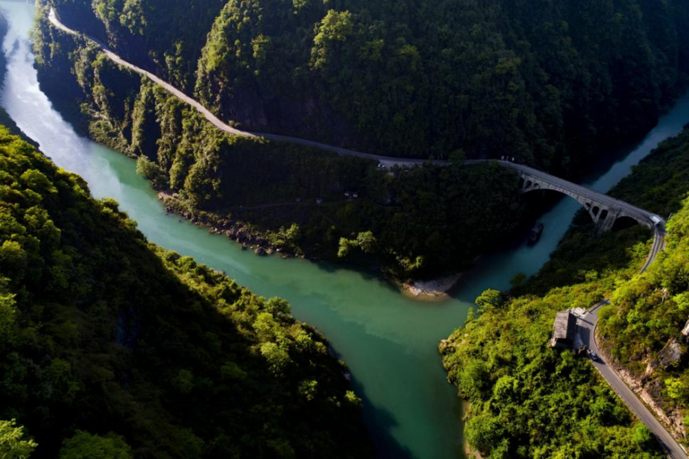 壶瓶山峡谷风景长龙宴又被称之为百家宴,是我国独特且古老的民俗