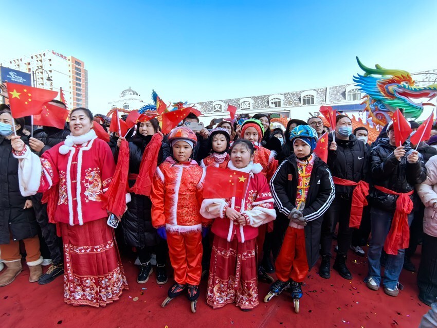 花车巡游庆新年 欢乐祥和过春节_腾讯新闻