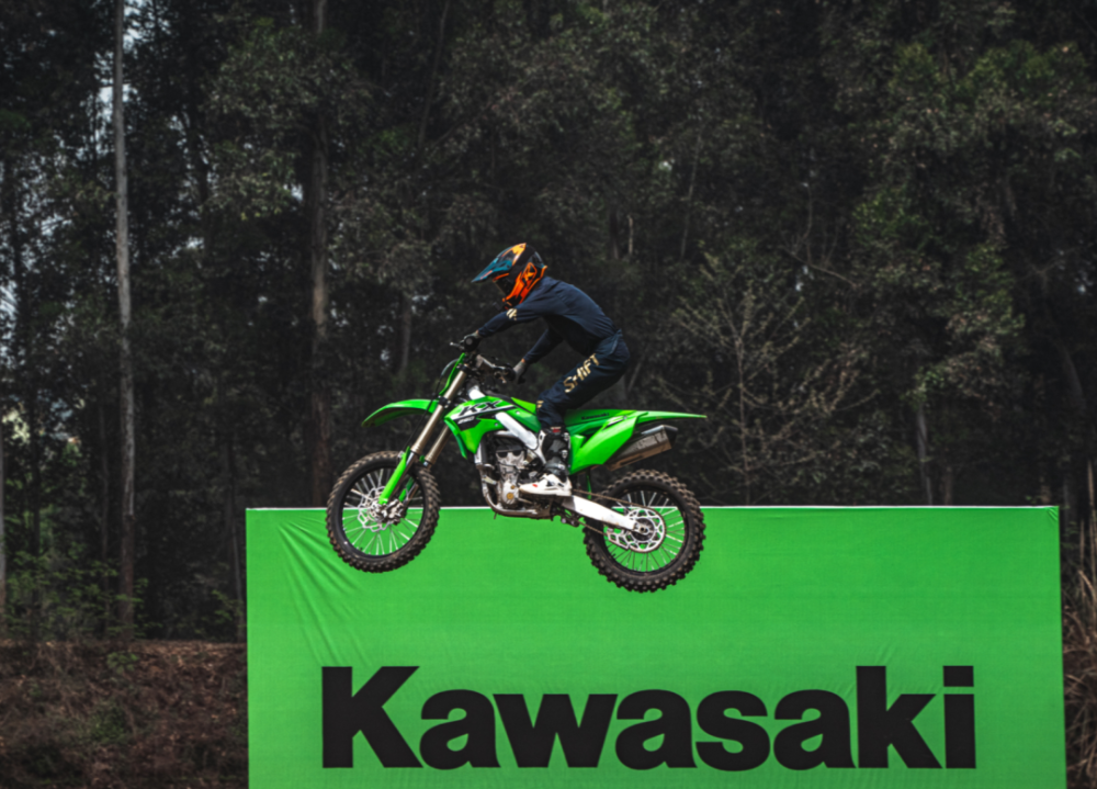 川崎kx250 & kx250x激情登场,售价77800元起_腾讯新闻