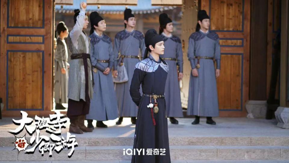 要想真正破圈,让更多观众接受此类剧集,还需要继续摸索,找到更确凿的"