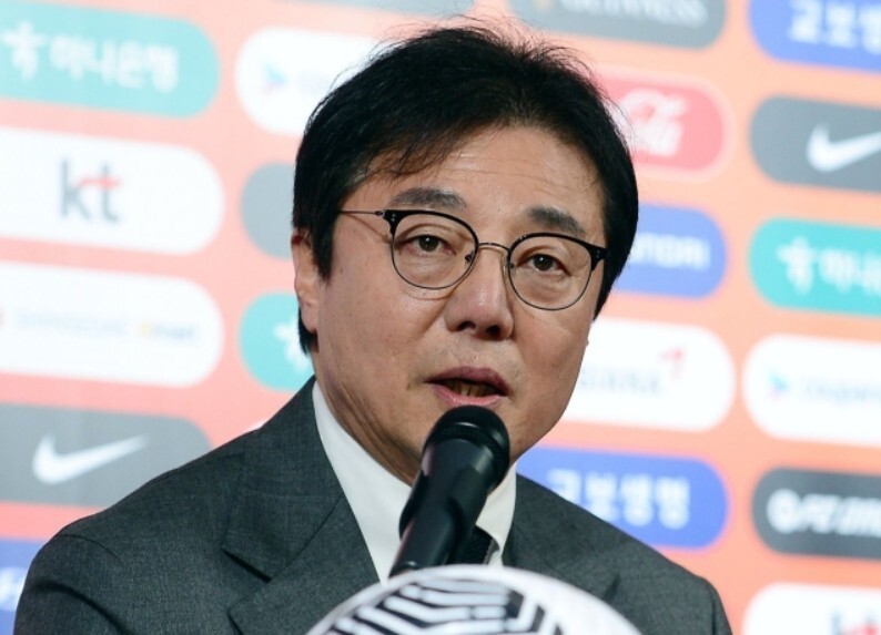 韩国队临时主帅黄善洪谈内讧不征召李刚仁并不会解决问题