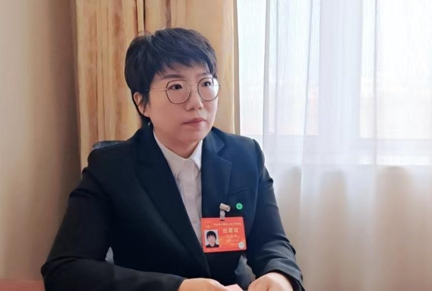 张燕燕代表：推进老旧小区加装电梯 鼓励居民自主更新_腾讯新闻