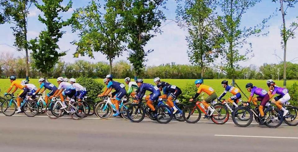 "破风而行"中国新疆第十六届环赛里木湖公路自行车赛暨中国自行车运动