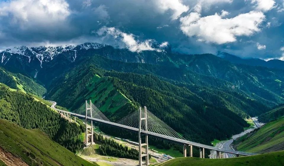 新疆伊犁or大漠敦煌?有出行计划的小伙伴,赶紧抓住机会上车啦!