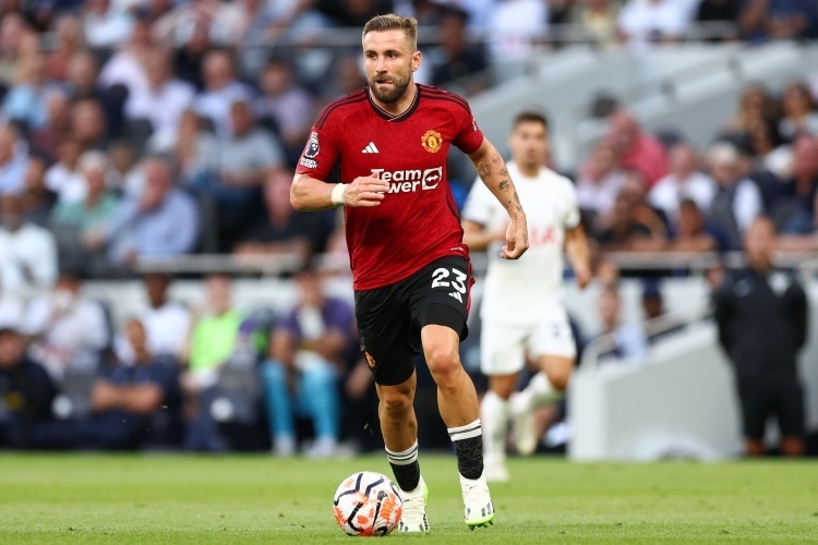 卢克-肖:不该在感觉不适后还继续踢卢顿 我和医务人员都有责任