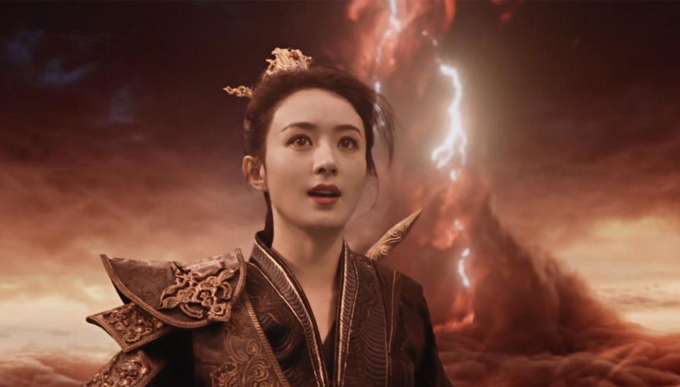 时是又飒又犟的灵界碧苍王,因不想跟天族太子结婚与魔族之人大打出手