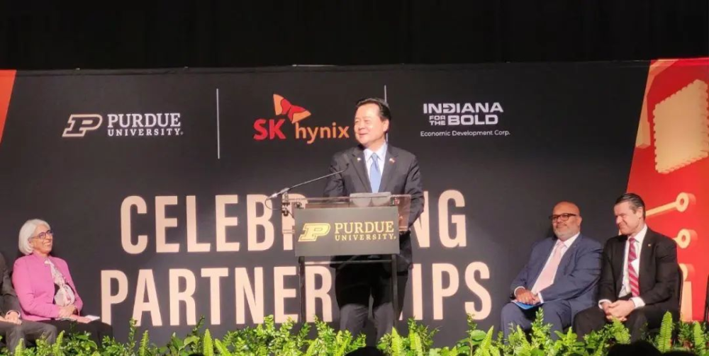 AI资产管理平台FundGuard融资1亿美金，谷歌推出多模态视频模型，奥特曼放弃OpenAI创业基金控制权｜每周AI世界观 · 原文图片 4