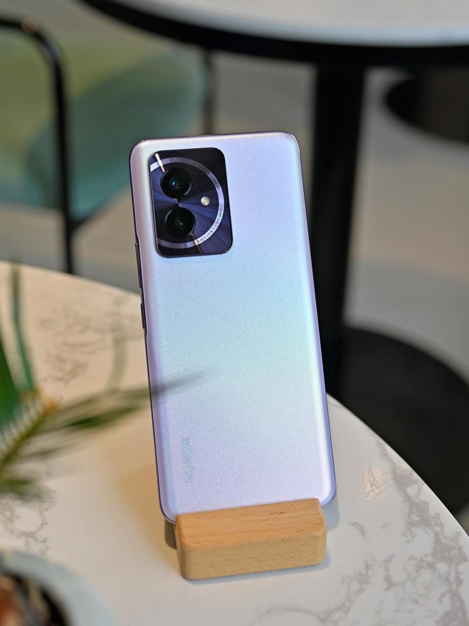 春节将至,荣耀100和红米k70同时降价,2500元价位手机竞争激烈