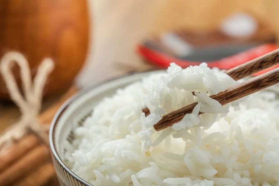 经常吃"冷米饭",血脂降了,血糖低了,脂肪肝变好了?_腾讯新闻