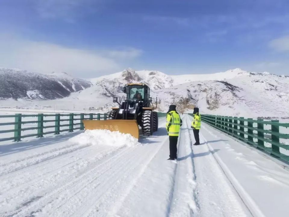 省内部分路段交通管制部分路段路面积雪