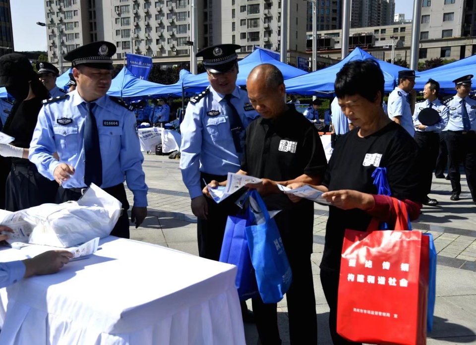 河南举行“5·15”经侦宣传日活动|与民同心 为您守护_腾讯新闻