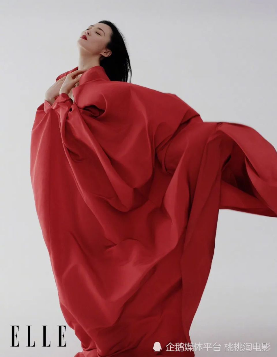 48岁"水灵"蒋勤勤《elle》杂志大片,优雅大女人风姿万千_腾讯新闻
