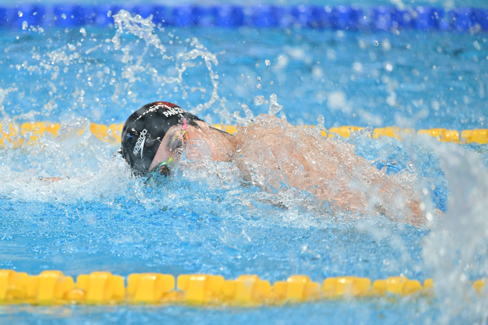 2月17日,多哈游泳世锦赛男女4x100米自由泳接力决赛,中国队第一棒潘展