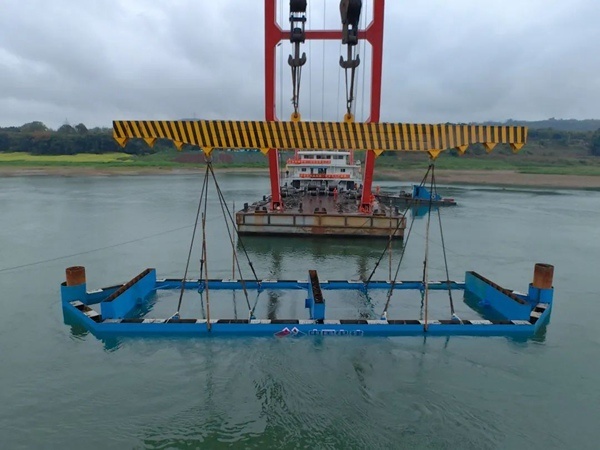 重庆规模最大的水源泵站取水头部完成水下吊装作业