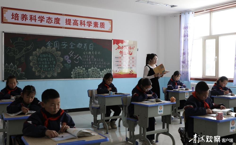 2017年,色尔克古丽从广西民族大学毕业后,为了让更多村里的孩子像她一