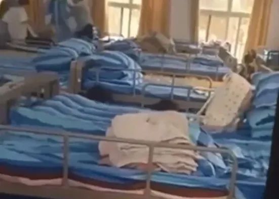 一间宿舍住48人?家长忍不了……_腾讯新闻