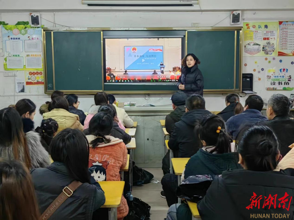 利剑护蕾我们在行动涟源市双江小学全面开展防性侵教育活动