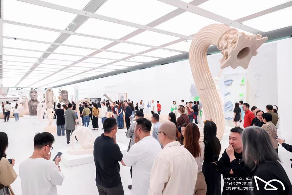 视频古代文物和文明符号如何被改造成艺术品徐震生态作为媒介展览亮相