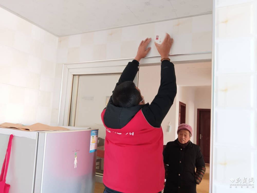 原武警总医院代挂专家号服务独居老人就医全程照料，子女更放心的简单介绍