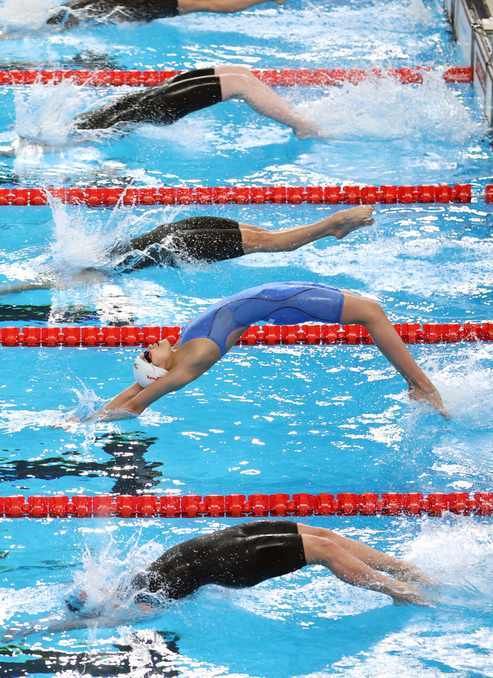 游泳女子4x100米混合泳接力决赛赛况