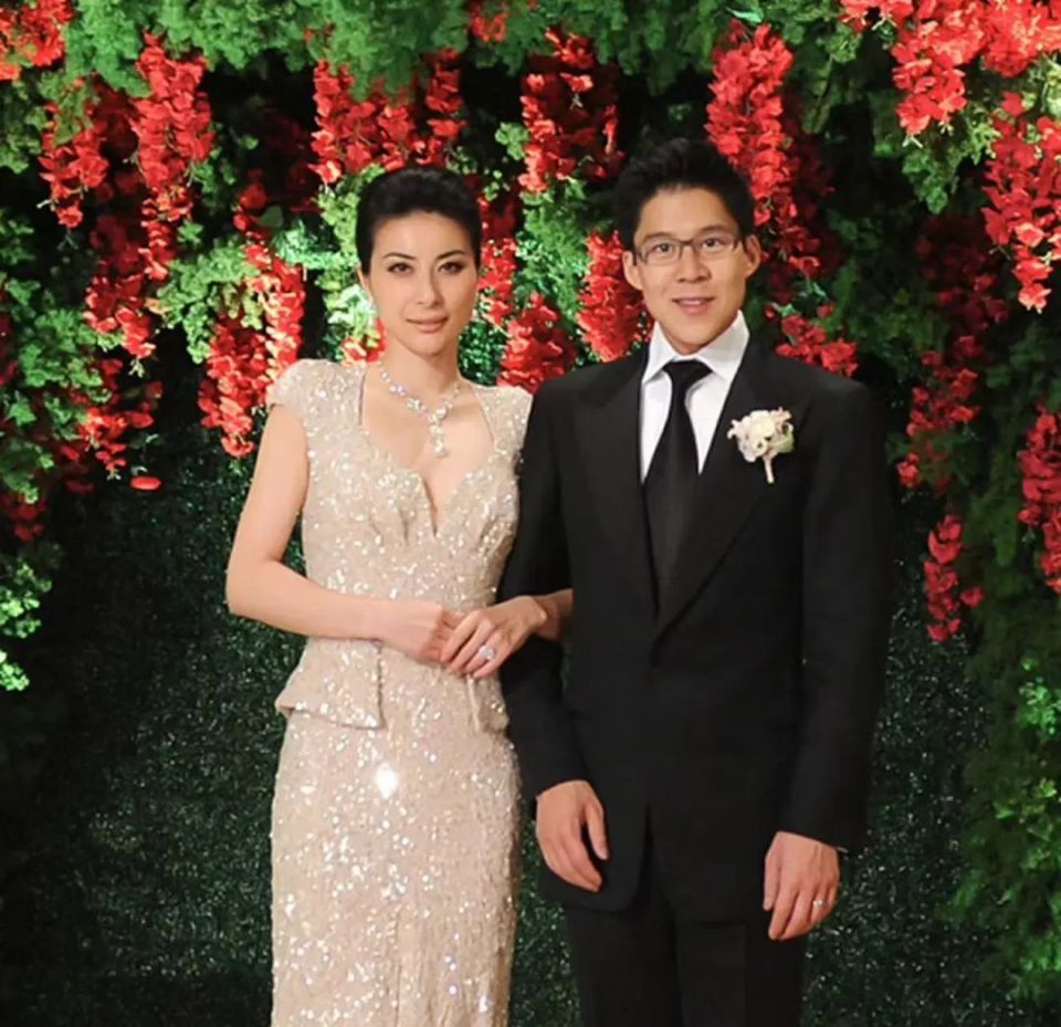 霍家三公子求婚成功,郭晶晶妯娌也低调!霍启刚三兄弟画风大不同