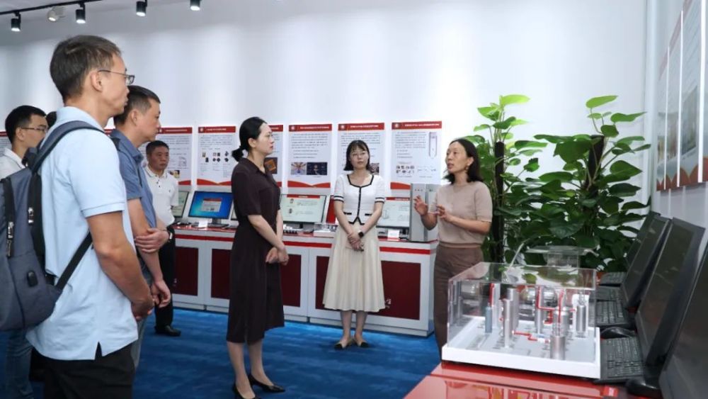 共享机遇 共谋未来——钟雪琴带队考察北京京津冀国家技术创新中心_腾讯新闻