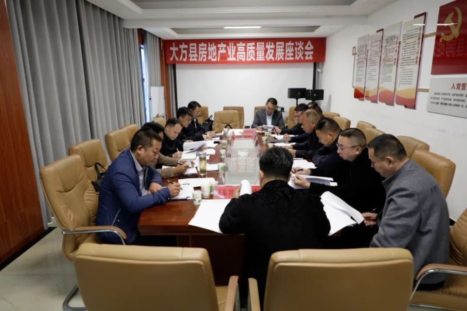 县领导朱军,黄洪江,县政府