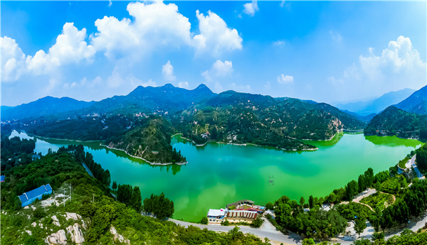 启动徒骇河等11条美丽幸福河湖建设;强化依河发展,建设大明湖,腊山河