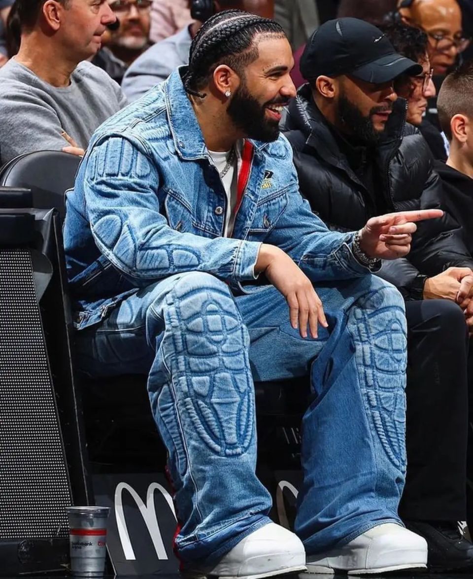 kanye 同款夹克,drake 找了两年终于穿上了_腾讯新闻