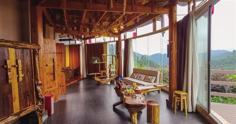 保靖茶庐: 坐饮香茶爱此山