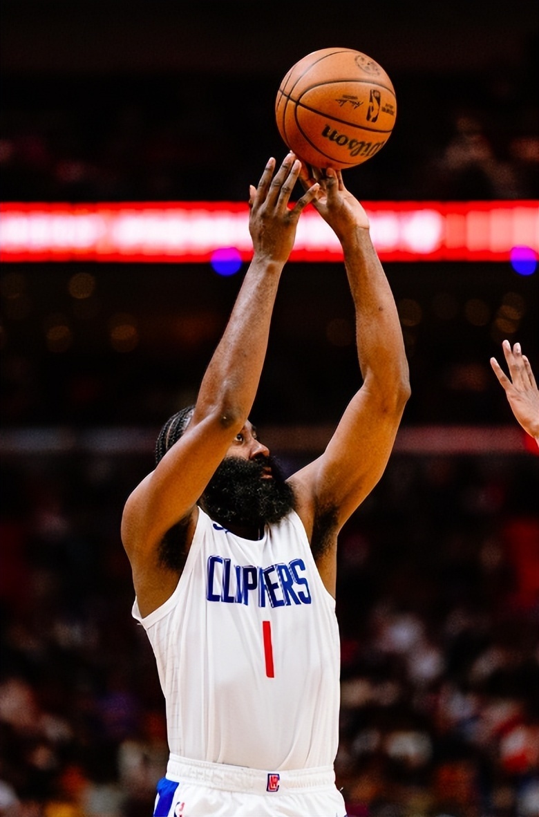 哈登两场狂轰51 16 21 三分命中率生涯新高 晃飞吹杨远投太秀_腾讯