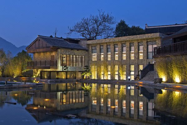 随着现代生活节奏的加快人们对于休闲和健康的需求日益增长温泉度假