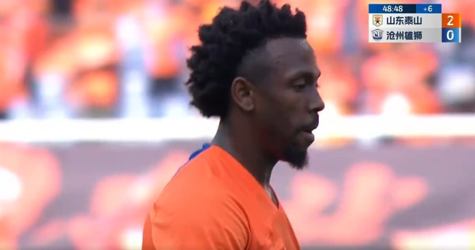 租借加盟申花后,费南多和小将费尔南多成为队友