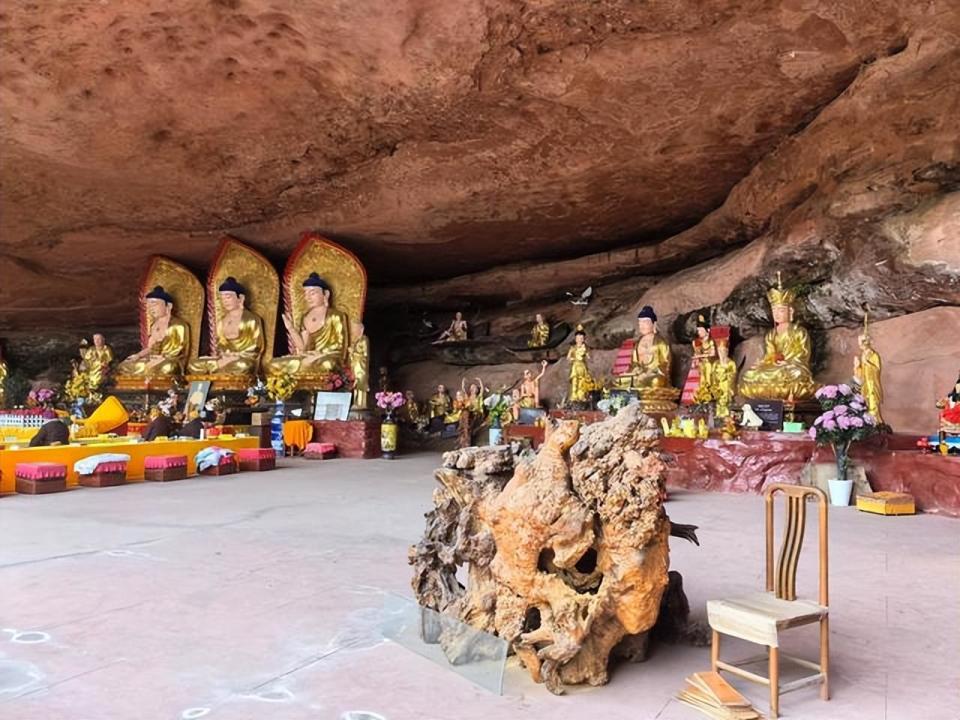 天仙峒景区是泸州纳溪区的一个4a级景区,风光秀丽