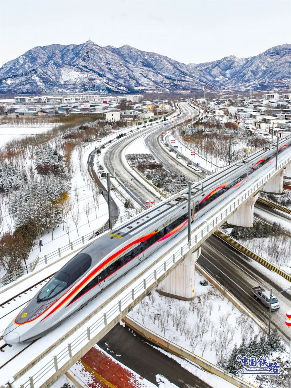 当复兴号遇上龙年初雪!