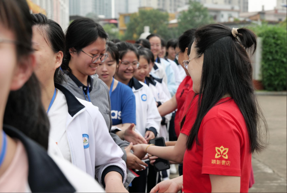 程溪中学考点导报记者从龙海区教育局获悉7日上午龙海区共3158名考生