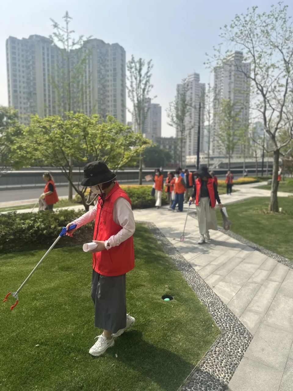 共筑低碳时尚生活,ta们开展垃圾分类宣传周活动