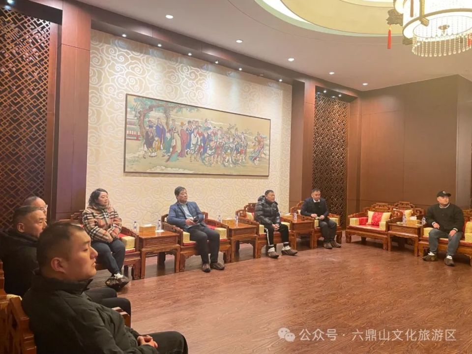 辽宁省红十字基金会副理事长张洪杰,著名艺人路遥一行6人赴六鼎山文化