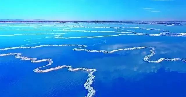四大盐湖吉兰泰,查汗池,雅布赖,和屯池其中开掘早,产量大的当属而闻名