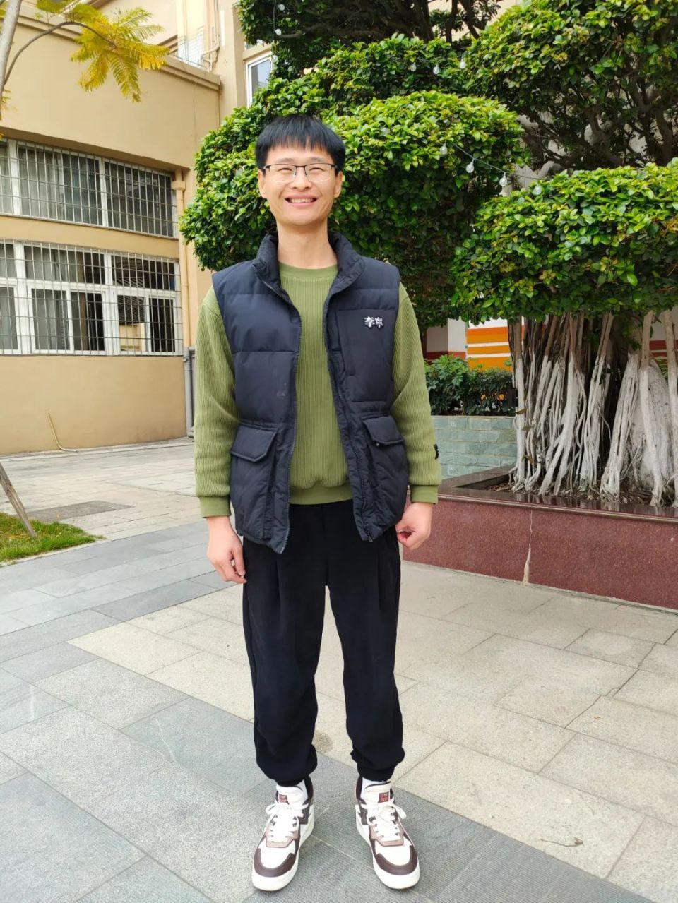 福建省厦门市骨干教师,厦门市高中政治中心组成员,厦门熹海高级中学