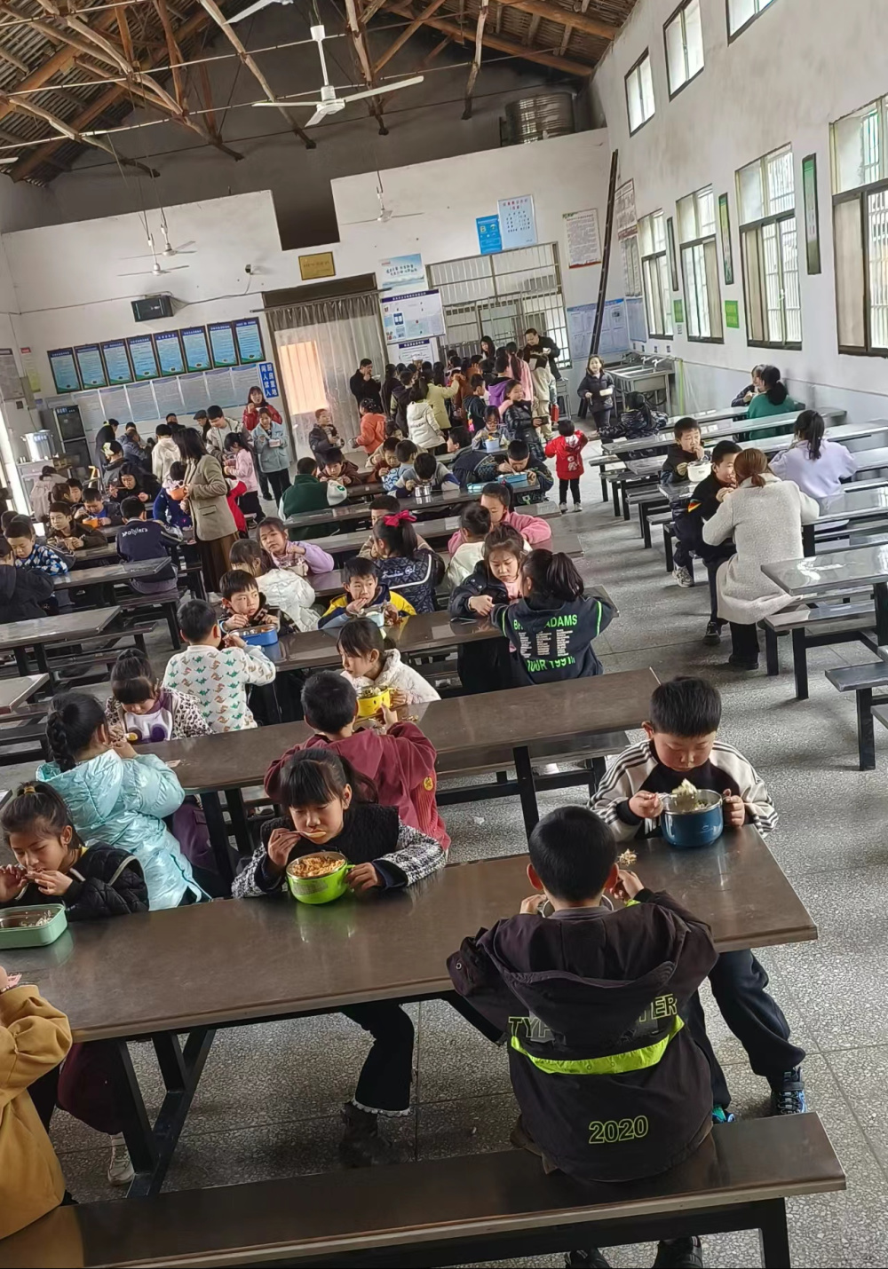 品味校园美食,感受食堂文化