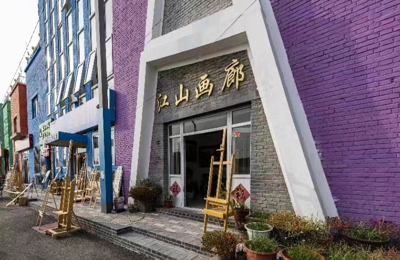 直播协会理事长,惜客文化创意基地负责人黄志宏说,协会调查发现,宋庄