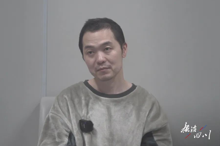 "染赌贪污"艾勇:外逃中跳江轻生,"比坐牢还不堪"_腾讯新闻