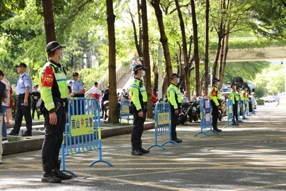 高考遇上端午假期,深圳交警"一考点一团队一方案"精细化护考